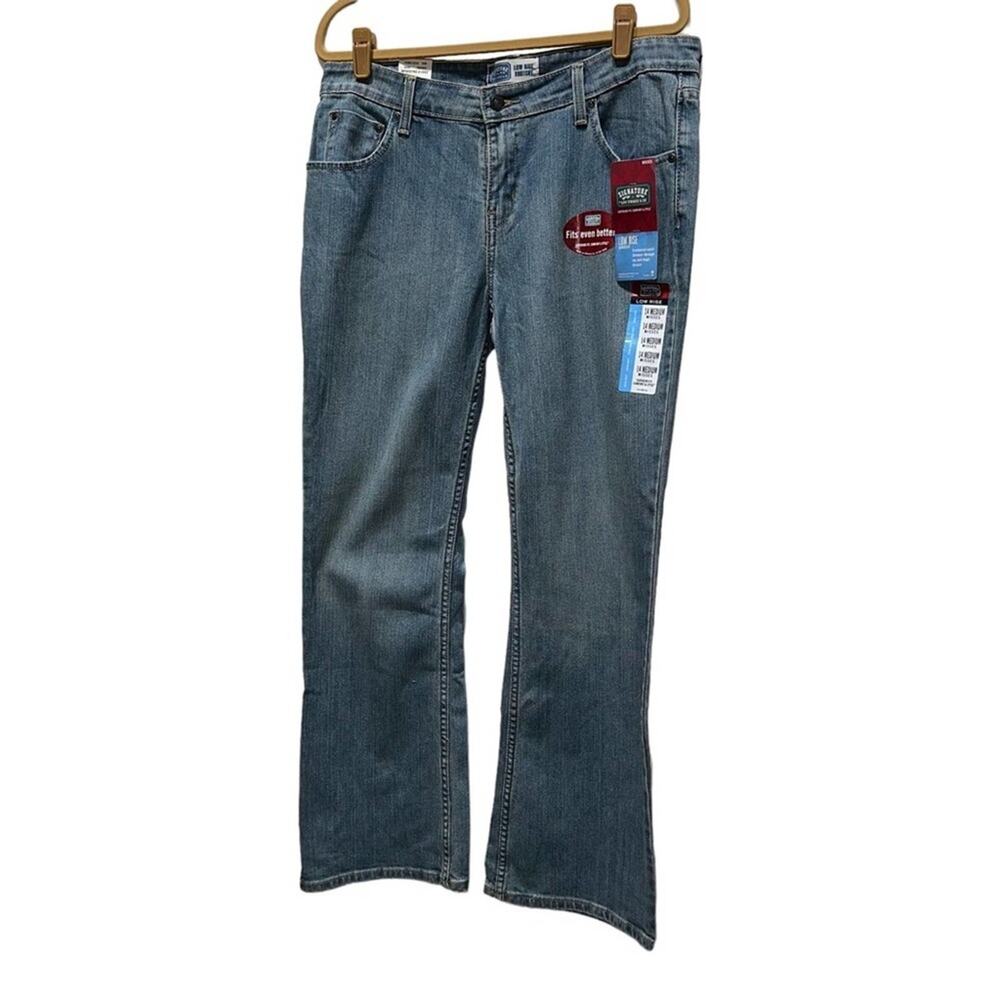 Signature Levi Strauss low rise bootcut Womens jeans, NWT, size 14 misses - Picture 2 of 9